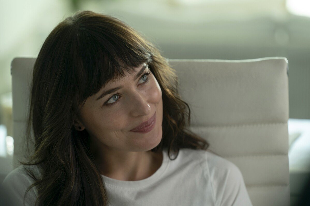 Critique de film : Dakota Johnson apporte son authenticité gagnante à la comédie sur l'amitié douce 'Am I OK?'